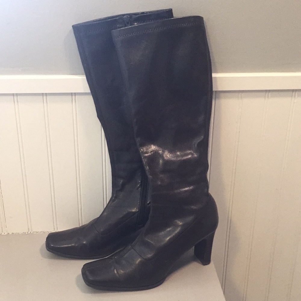 Heeled boots